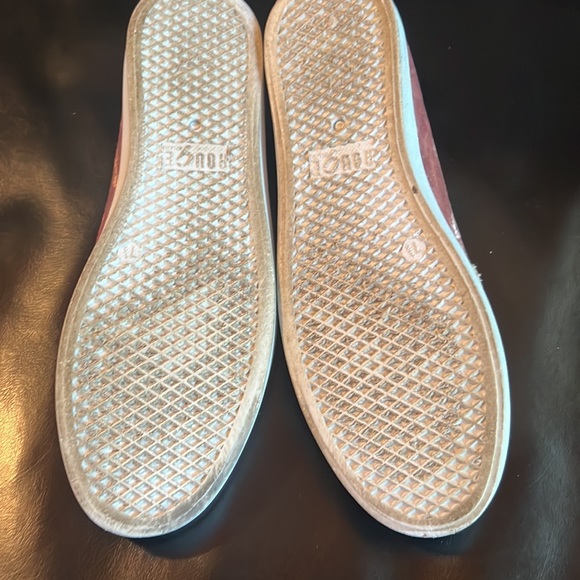 faux suede, size 8, slip on women shoe - Picture 4 of 5